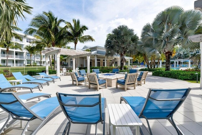 Building Photo - 814 Bay Colony Dr S