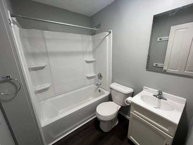 Building Photo - 325 2nd St NW