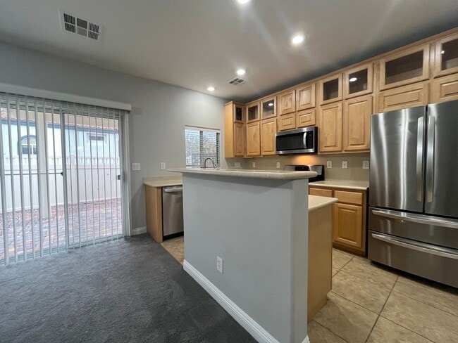 Building Photo - Beautiful 3 bedroom home