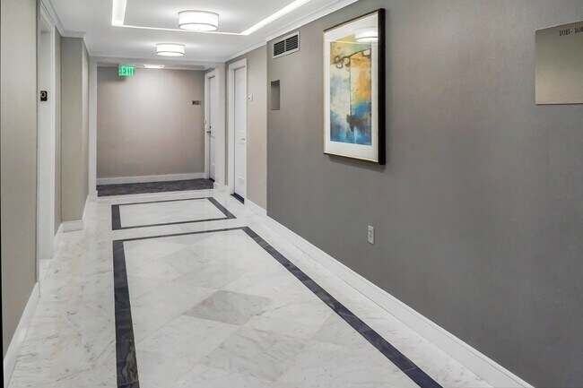 Building Photo - 8 Whittier Pl
