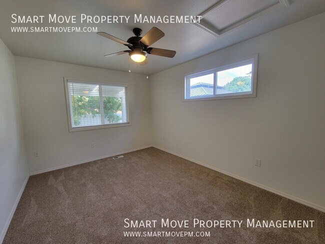 Building Photo - 9978 W Sleepy Hollow Ln
