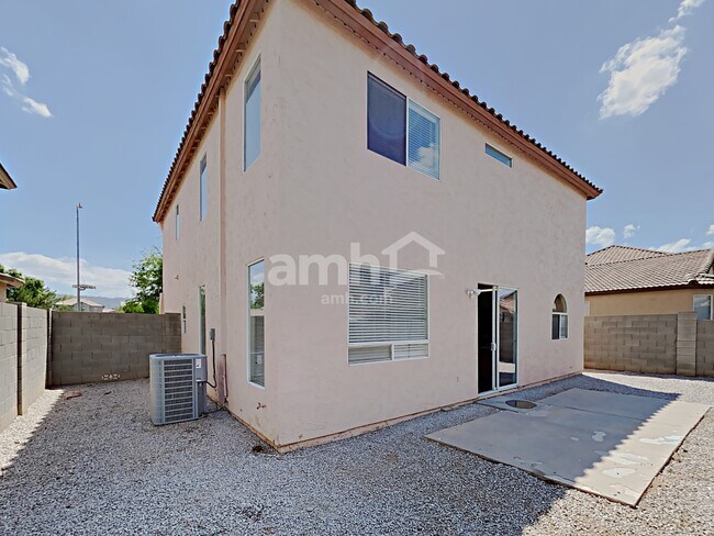 Building Photo - 1026 E Chambers St