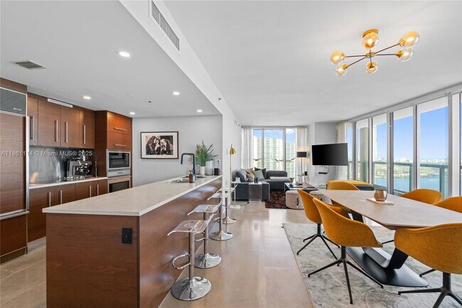 Building Photo - 465 Brickell Ave