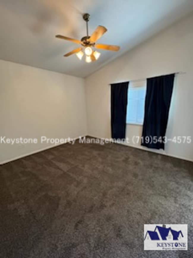 Building Photo - South side Domega Home 3 Bedroom/2 Bath/2 Car Garage $1850/$1850