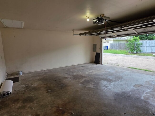 Building Photo - 4724 Berridge Ln