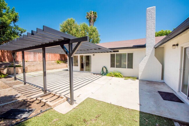 Building Photo - Spacious 4 Bedroom Home in Quiet Yorba Linda Neighborhood