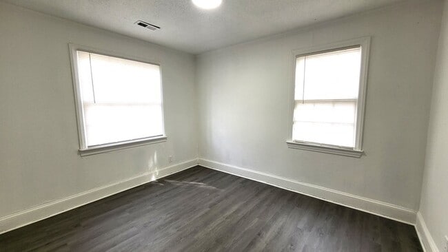 Building Photo - For Rent: Renovated Three Bedroom House in Sumter SC!