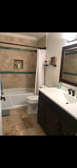 Building Photo - 4255 Las Virgenes Rd