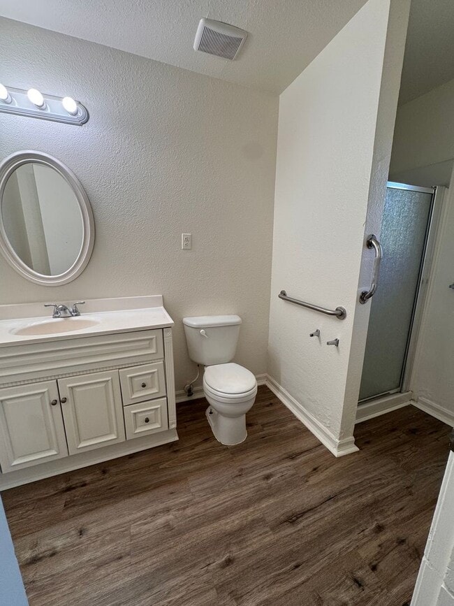 Building Photo - 913 Banyan Dr