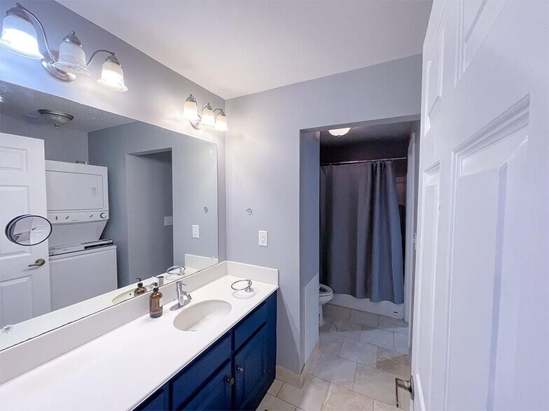 Building Photo - 2637 Twin Oaks Dr NW