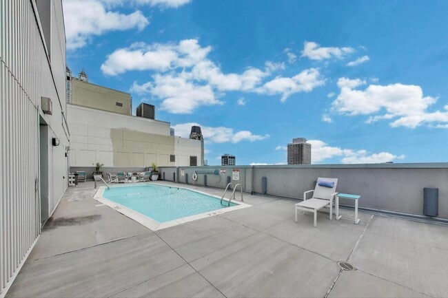 Building Photo - 1110 N Lake Shore Dr