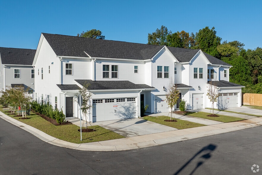 Primary Photo - Townes at Park Place