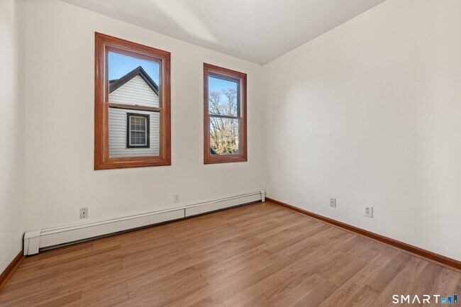 Building Photo - 275 Jennings Rd