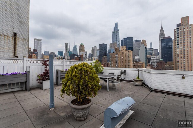 Building Photo - 155 E 34th St