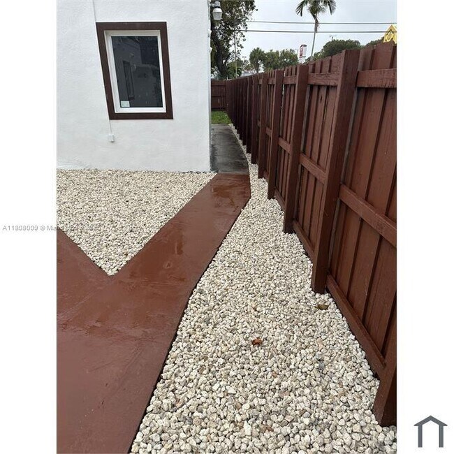 Building Photo - 1136 NW 55th St