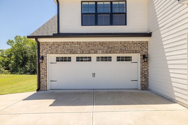 Building Photo - 821 Lost Grv Trl