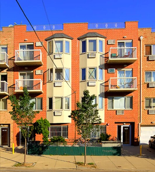 Building Photo - 141-33 Pershing Crescent