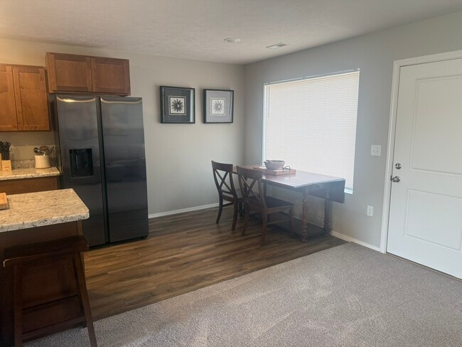 Building Photo - 129 Silver Maple Dr