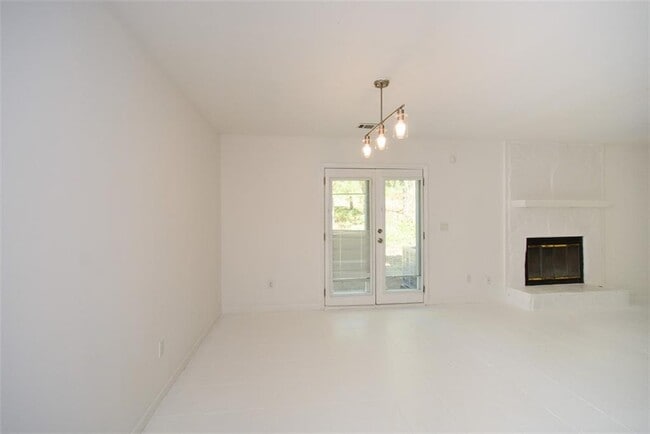 Building Photo - 160 Timber Creek Ln SW