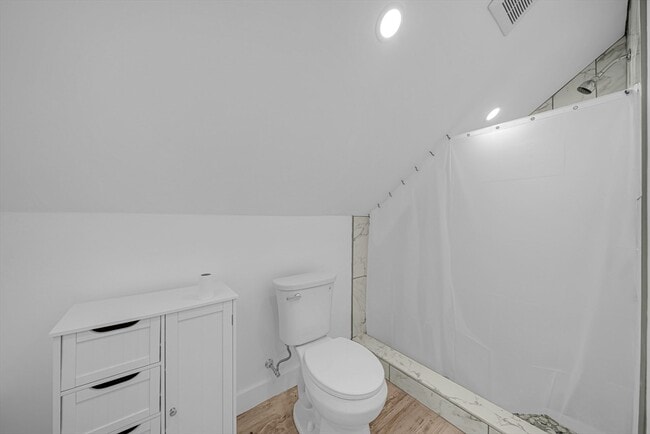 Building Photo - 127 Henry Ave