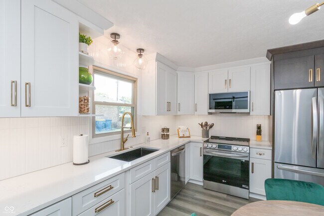 Building Photo - 110 1st St SE