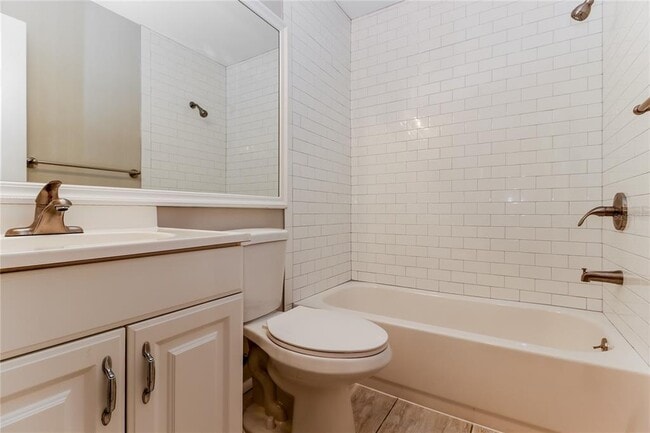 Building Photo - 2760 Hillsdale Ave