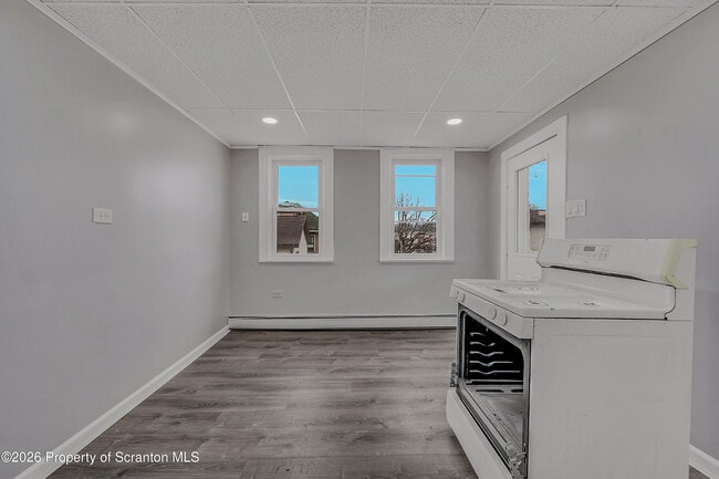 Building Photo - 8 Green Ridge St