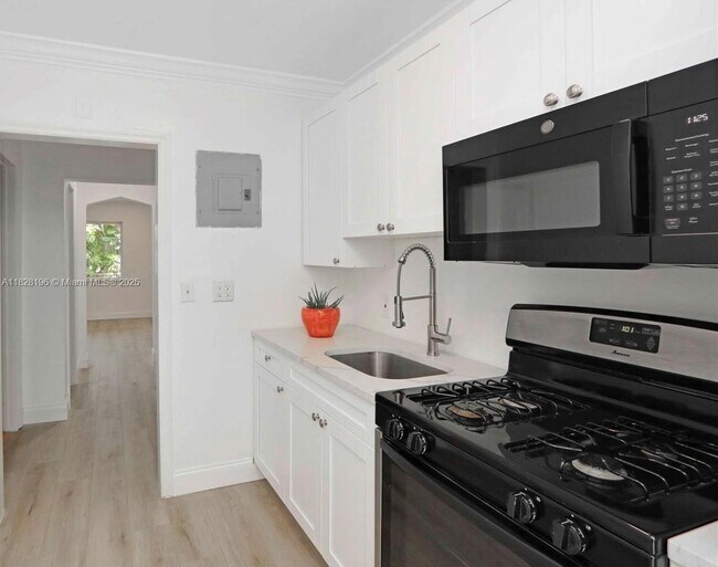 Primary Photo - 6831 Abbott Ave