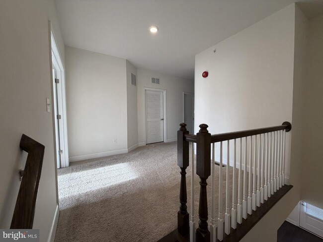 Building Photo - 137 Golden Vale Dr