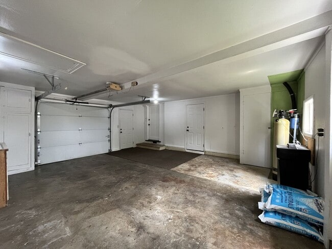 Building Photo - Comfortable Country Retreat on Verboort Road with .22-Acre Lot with Garage and Covered Parking