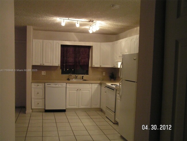 Building Photo - 28155 SW 142nd Ct