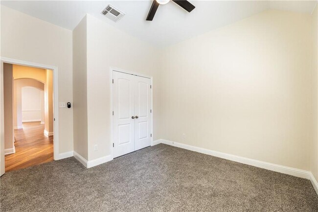 Building Photo - 4001 Sapphire Loop