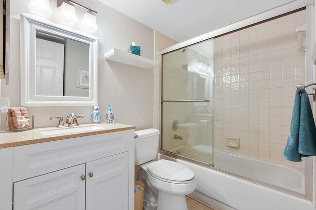 Building Photo - 275 Palm Ave