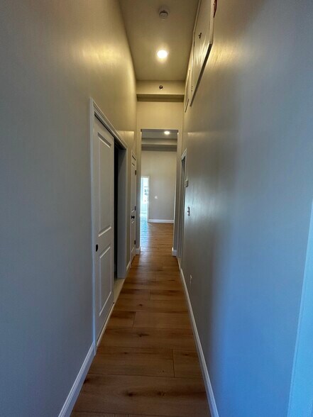 Building Photo - 246 Front St