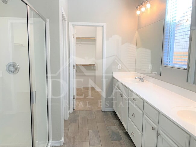 Building Photo - 334 N 79th Pl