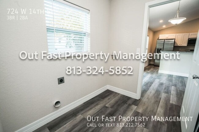 Building Photo - 724 W 14th St