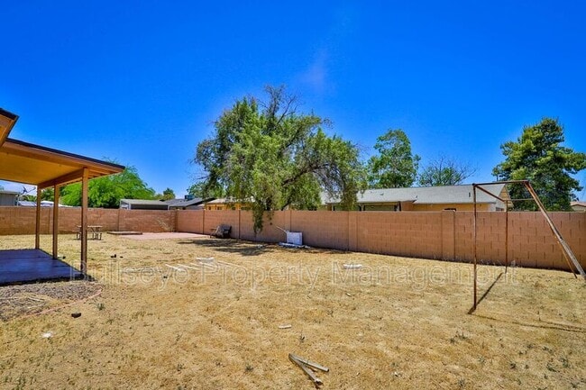 Building Photo - 331 W Pinon Ave