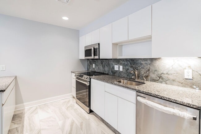 Building Photo - 207 Shearwater Ct W