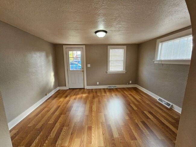 Building Photo - 2 Bed 1 Bath Single Family Home in Wisconsin Rapids