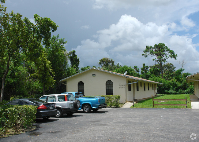 Primary Photo - 5649-5651 Taft St