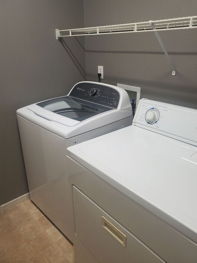 Building Photo - 3 bedroom house located in the North Valleys