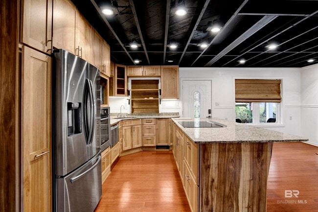 Building Photo - 18870 Highland Dr