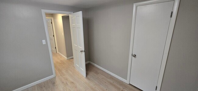 Building Photo - 895 Warrenville Rd