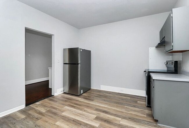 Building Photo - Charming 2nd Floor 2BD/1BA Unit on Pecan Ave!