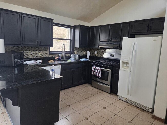 Building Photo - 5625 Princeton Oaks Dr