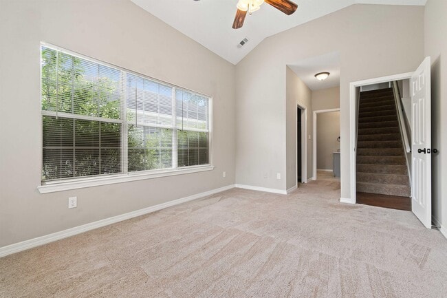 Building Photo - 2033 Post Oak Ct