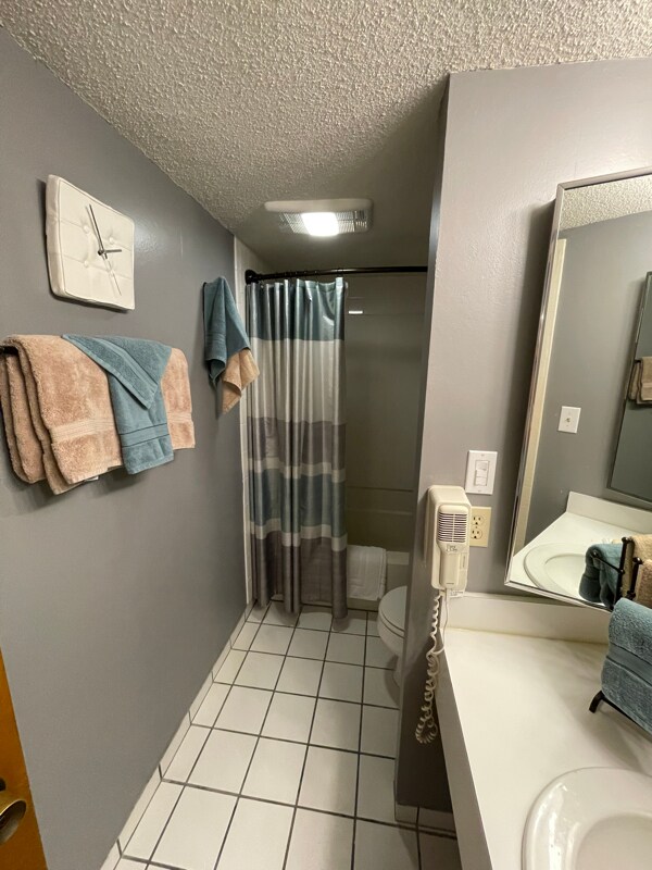 Building Photo - 700 Olde Camelot Cir