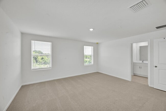 Building Photo - 575 Salisbury Cir