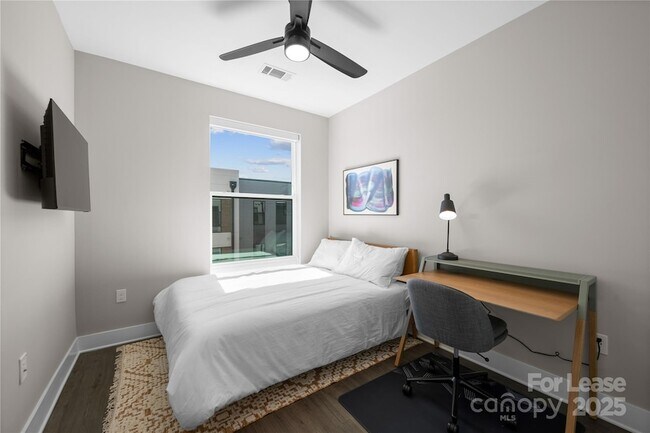 Building Photo - 110 Razades Wy