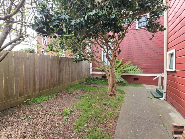 Building Photo - 626 O St